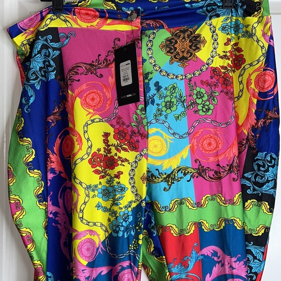 Fashion Nova stretchy “designer” pants - Picture 2 of 4